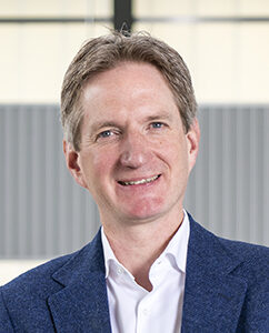 Portrait de Martin Gonzenbach, directeur opérationnel de l'EPFL Fribourg et du Smart Living Lab, le mardi 18 avril 2023 à la Halle bleue sur le site de bluefactory à Fribourg.